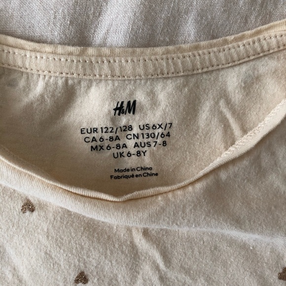 H&M ruffle sleeve 🤎 heart tee - Picture 4 of 4